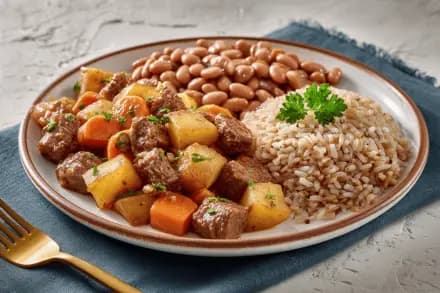 Picadinho de Carne com Cenoura e Batata (Acompanha Arroz Integral e Feijão)