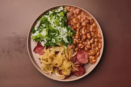 Calabresa Acebolada, Arroz Branco e Feijão Carioca